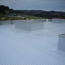 tejado con impermeabilizante blanco de Impermeabilizaciones Vellsolà